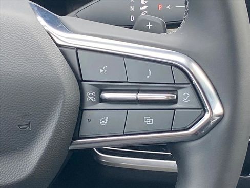 New 2026 Chevrolet Equinox LT w/ Convenience Package II image 9