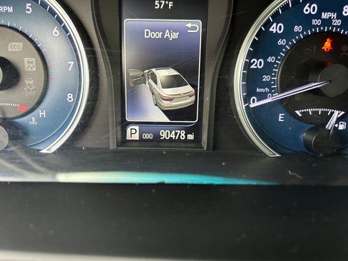 Used 2015 Toyota Camry XLE image 16