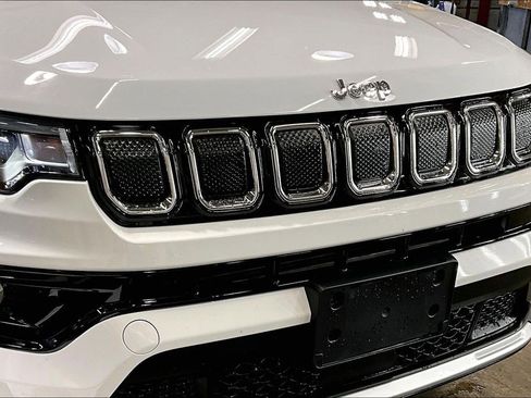 Used 2022 Jeep Compass Limited image 28