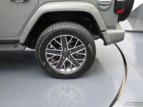 Used 2023 Jeep Wrangler Unlimited Sahara image 9