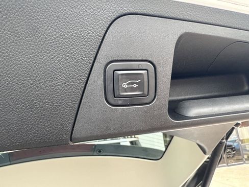 Used 2020 Buick Envision Essence FWD image 12
