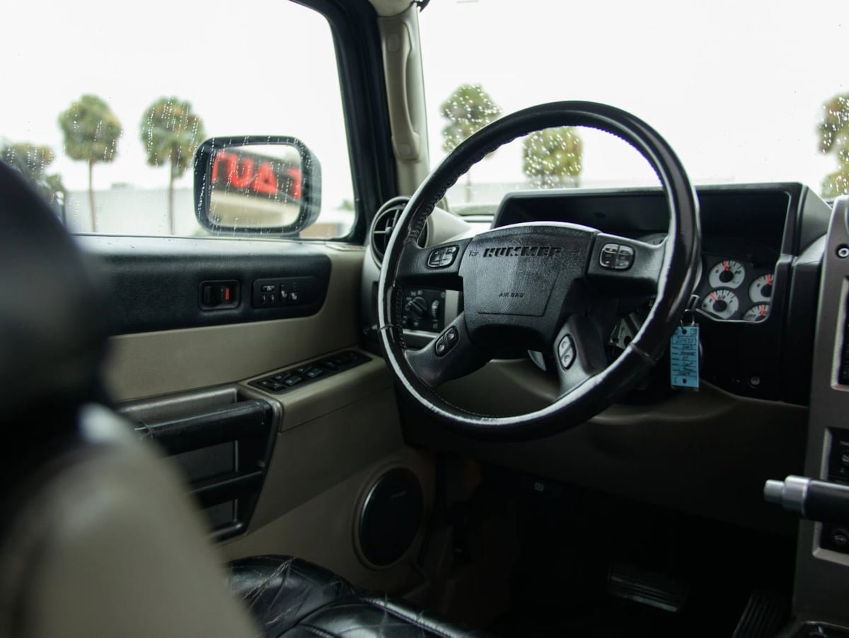 Used 2003 HUMMER H2 w/ Preferred Equipment Group AWD/4WD image 34