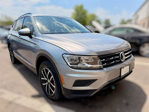Used 2021 Volkswagen Tiguan SE w/ Panoramic Sunroof Package FWD image 2