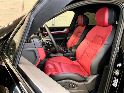 Used 2026 Porsche Cayenne S AWD/4WD image 5