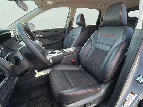 Used 2025 Nissan Rogue SV AWD/4WD image 17