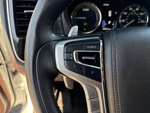 Used 2018 Mitsubishi Outlander 4WD Plug-In Hybrid image 20