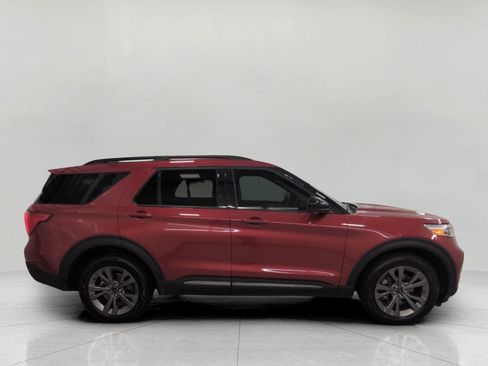 Used 2024 Ford Explorer XLT w/ Equipment Group 202A AWD/4WD image 12