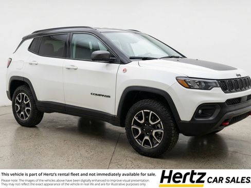 Used 2025 Jeep Compass Trailhawk AWD/4WD image 1