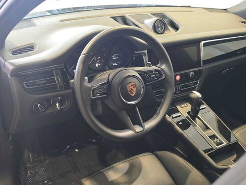 Used 2025 Porsche Macan AWD/4WD image 4