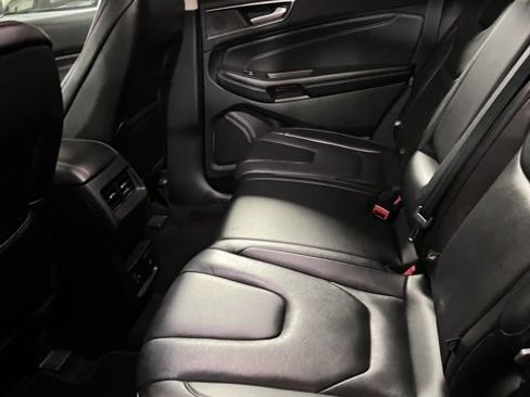 Used 2022 Ford Edge Titanium image 12