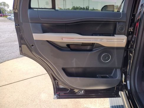 Used 2024 Ford Expedition Limited AWD/4WD image 22
