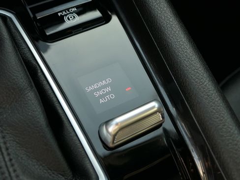 Used 2025 Jeep Compass Latitude w/ Sun & Sound Group image 19