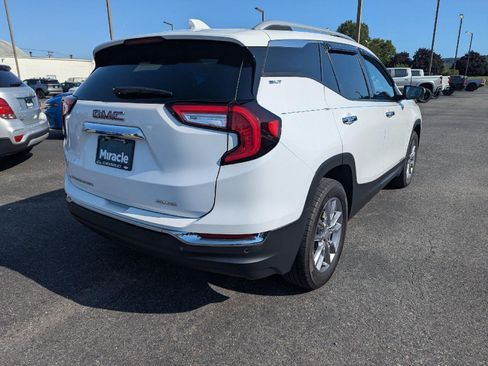 Used 2022 GMC Terrain SLT w/ Infotainment Package II AWD/4WD image 7