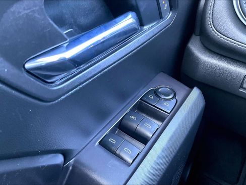 Used 2026 Chevrolet Colorado LT RWD image 32