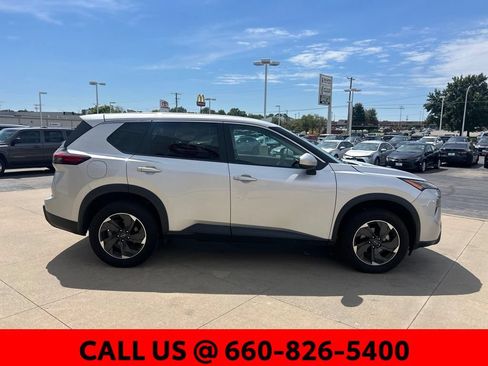 Used 2024 Nissan Rogue SV AWD/4WD image 4