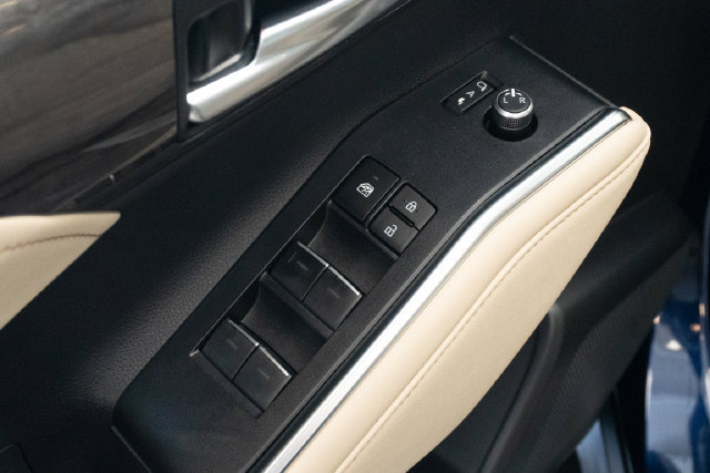 Used 2024 Toyota Highlander Platinum FWD image 5