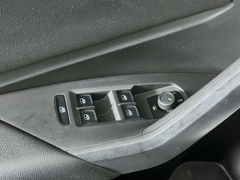 Used 2020 Volkswagen Jetta R-Line FWD image 15