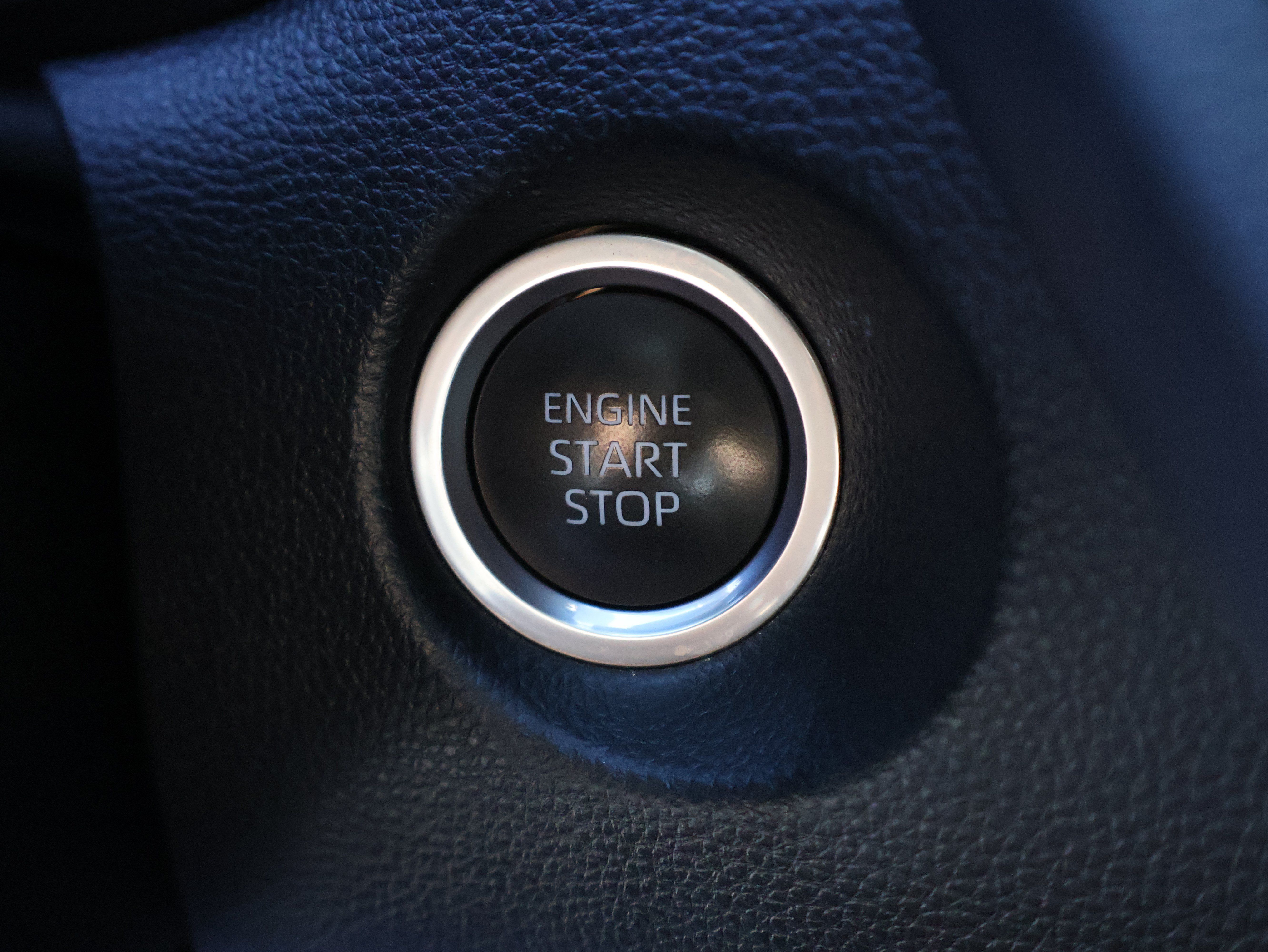 Used 2023 Toyota Corolla Cross XLE w/ Convenience Package FWD image 33