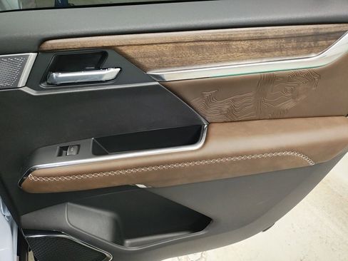 New 2026 GMC Acadia Denali Ultimate w/ LPO, Floor Liner Package image 15