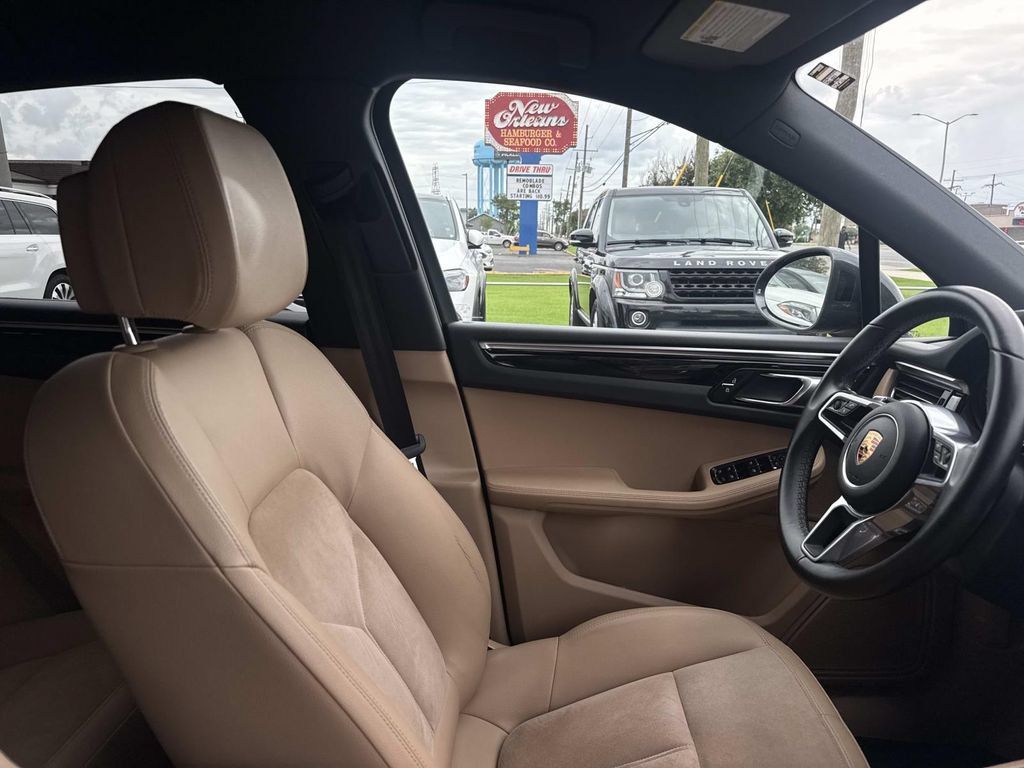 Used 2020 Porsche Macan AWD/4WD image 12