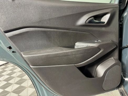 Used 2025 Chevrolet Trax LT image 39