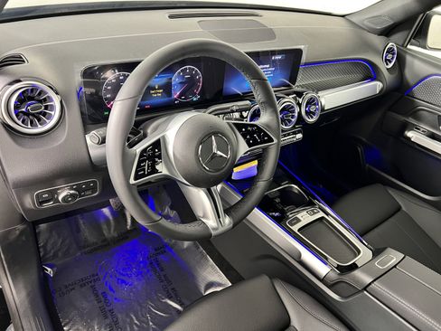 New 2025 Mercedes-Benz GLB 250 image 18