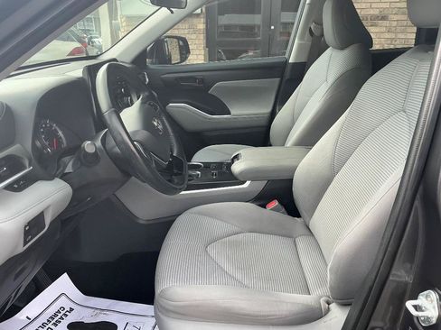 Used 2021 Toyota Highlander LE FWD image 20
