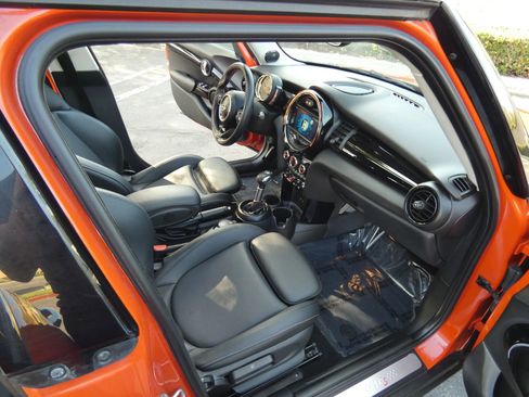 Used 2019 MINI Cooper S w/ Premium Package image 25