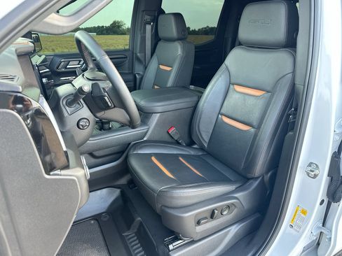 Used 2025 GMC Sierra 1500 AT4 w/ AT4 Premium Package AWD/4WD image 11