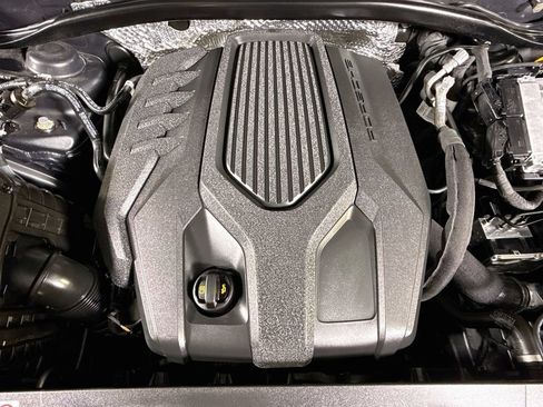 Certified 2025 Porsche Macan AWD/4WD image 27