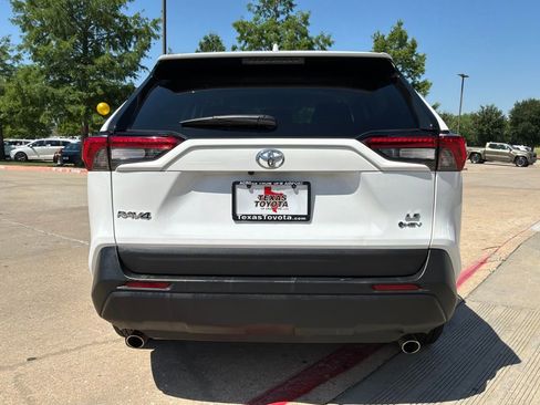 Used 2025 Toyota RAV4 LE AWD/4WD image 7