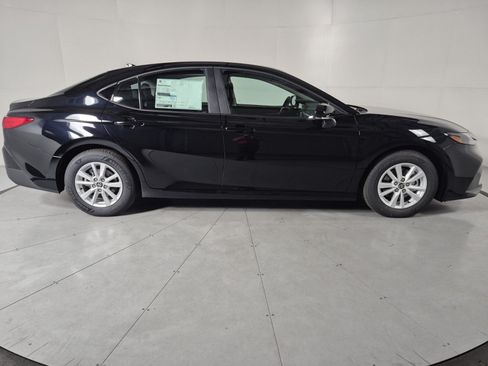 New 2026 Toyota Camry Hybrid FWD image 5