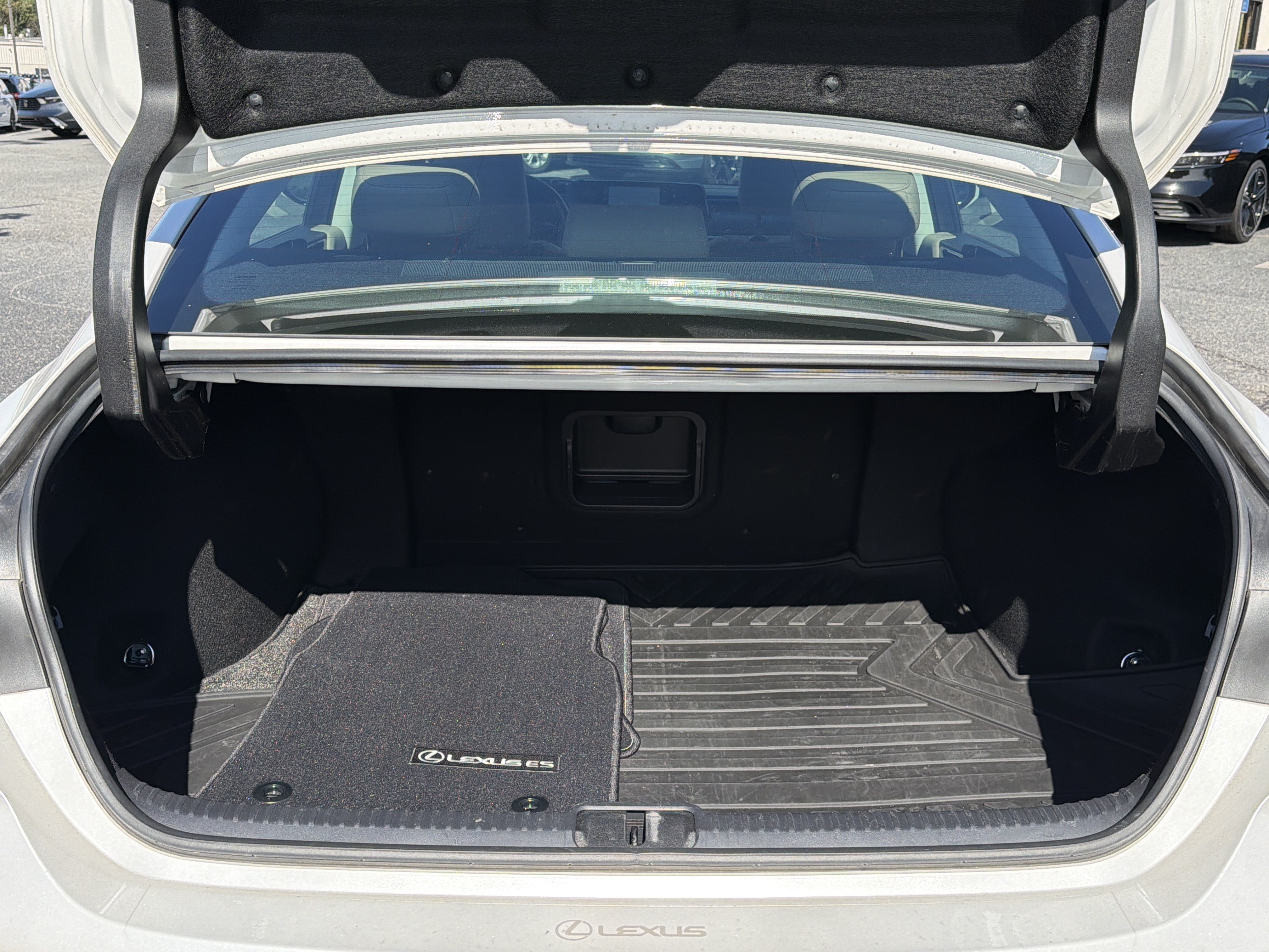 Used 2019 Lexus ES 350 w/ Premium Package FWD image 28