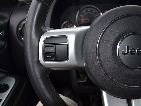 Used 2016 Jeep Compass High Altitude image 16