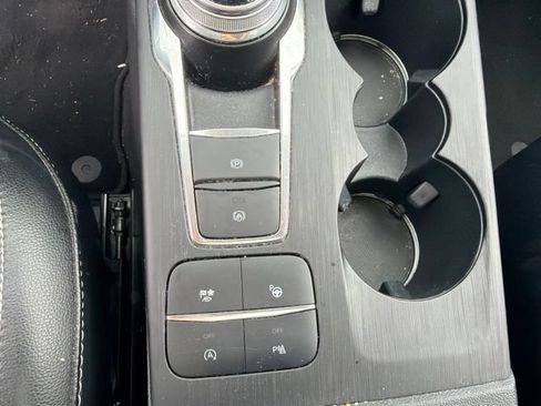 Used 2020 Ford Escape Titanium AWD/4WD image 19