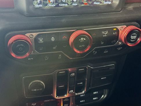 Used 2022 Jeep Wrangler Unlimited Rubicon w/ LED Lighting Group image 19