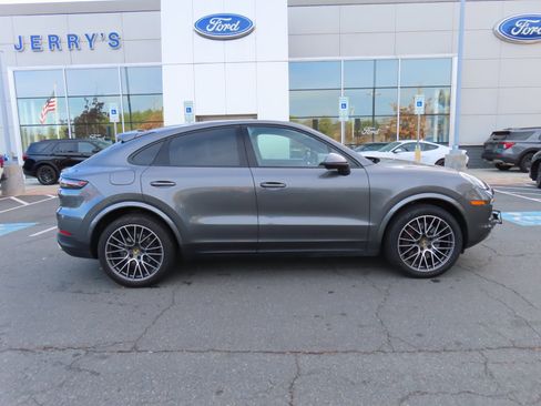 Used 2021 Porsche Cayenne Coupe image 4