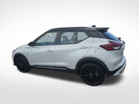 Used 2023 Nissan Kicks SR w/ SR Premium Package FWD image 5