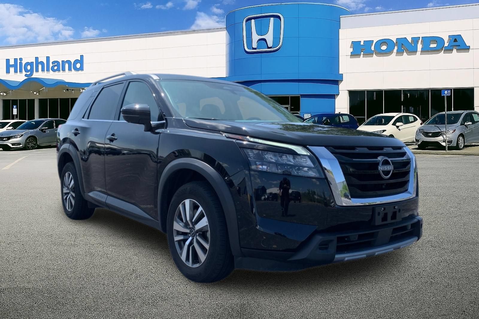 Used 2025 Nissan Pathfinder SL AWD/4WD image 7