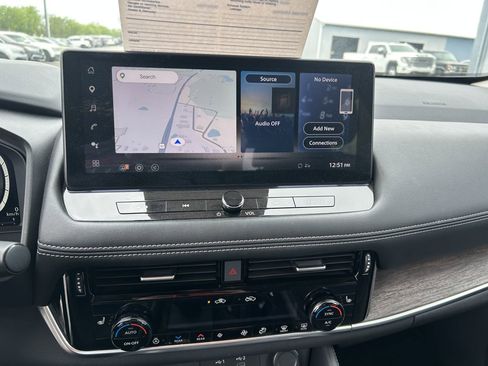 Used 2024 Nissan Rogue Platinum w/ Platinum Premium Package image 9