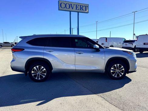 Used 2022 Toyota Highlander XLE image 5