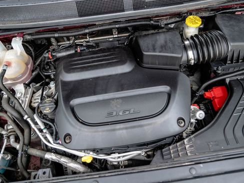 Used 2023 Chrysler Pacifica Touring-L FWD image 36
