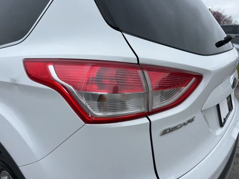 Used 2015 Ford Escape SE image 12