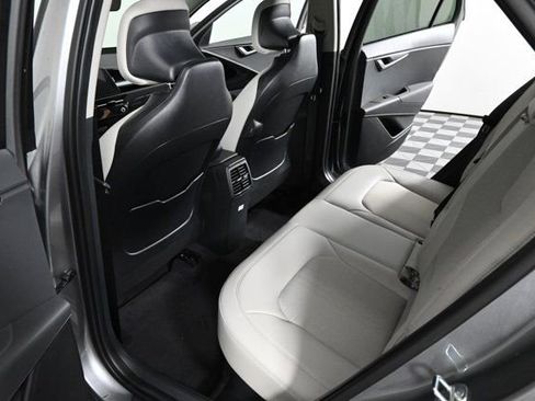 New 2025 Kia Niro EX Touring image 14
