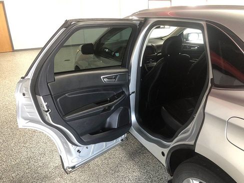 Used 2019 Ford Edge Titanium AWD/4WD image 14