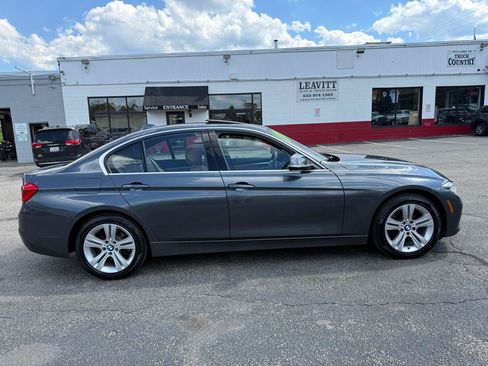 Used 2017 BMW 330i xDrive Sedan AWD/4WD image 16