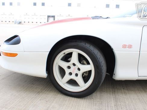 Used 1997 Chevrolet Camaro SS w/ Preferred Equipment Group 2 RWD image 28