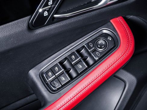 Certified 2025 Porsche Macan image 26