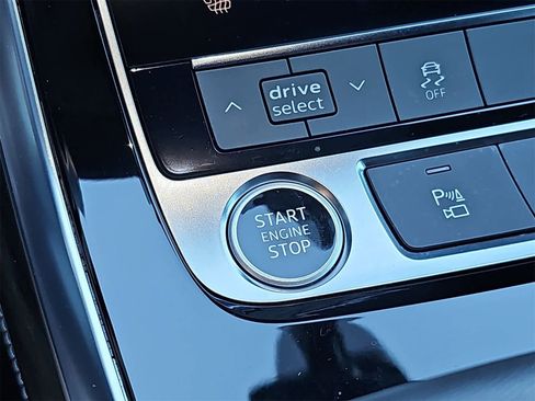 Used 2025 Audi Q8 Premium Plus image 24