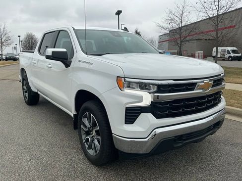 Used 2024 Chevrolet Silverado 1500 LT image 2